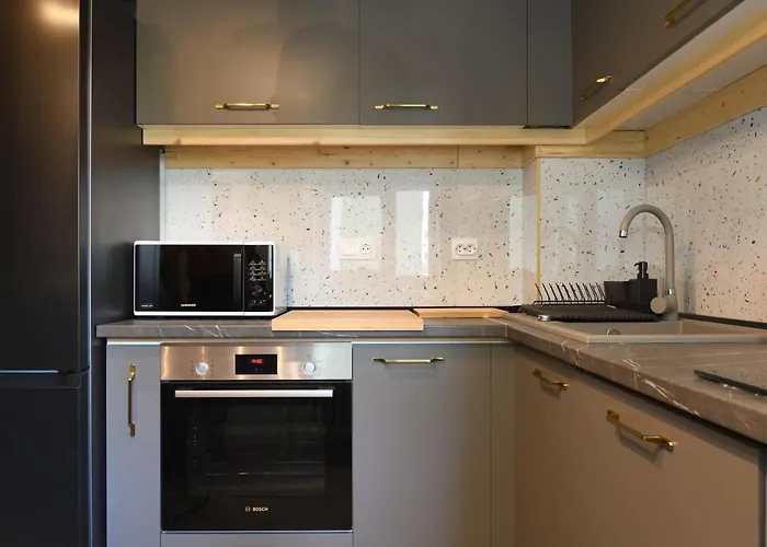 The Bridge Апартаменти *